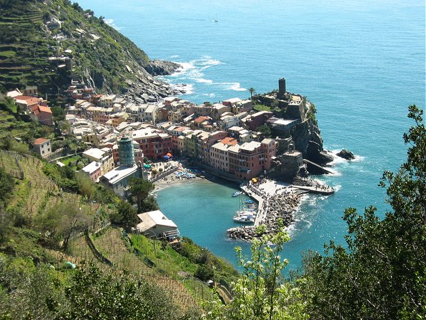 Vernazza_from_above1