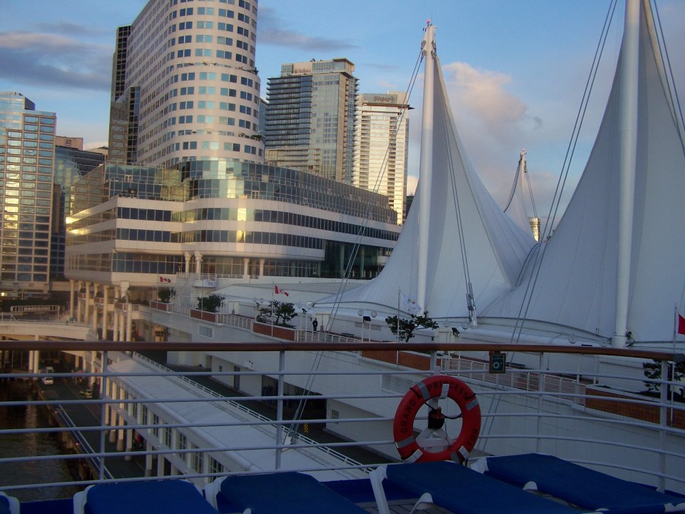 CANADA PLACE. APRIL 6